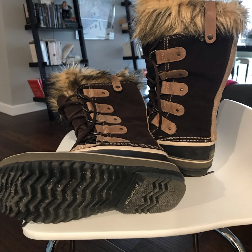 Sorel Joan of Arctic Boots - size 9